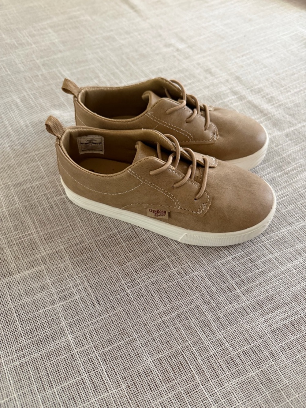 OshKosh B'gosh Tan Casual Lace-Up Kids Sneakers- new never worn